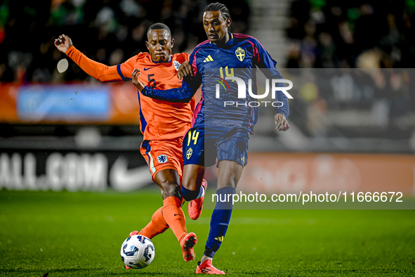 Netherlands player Ryan Flamingo and Sweden player Amar Fatah participate in the match between Netherlands U21 and Sweden U21 at the Goffert...