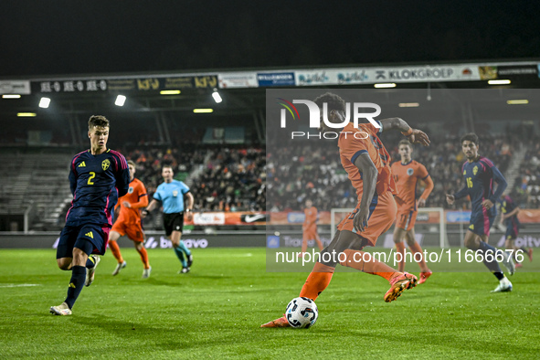 Netherlands player Ezechiel Banzuzi participates in the match between Netherlands U21 and Sweden U21 at the Goffertstadion for the Qualifica...