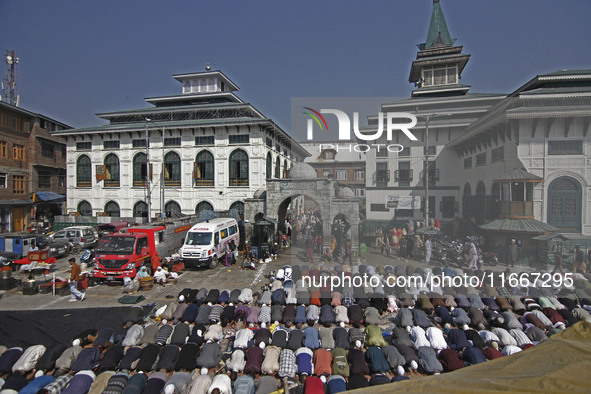 People offer congregational prayers during the annual festival of Saint Sheikh Abdul Qadir Jeelani (RA) in Srinagar, Kashmir, on October 15,...