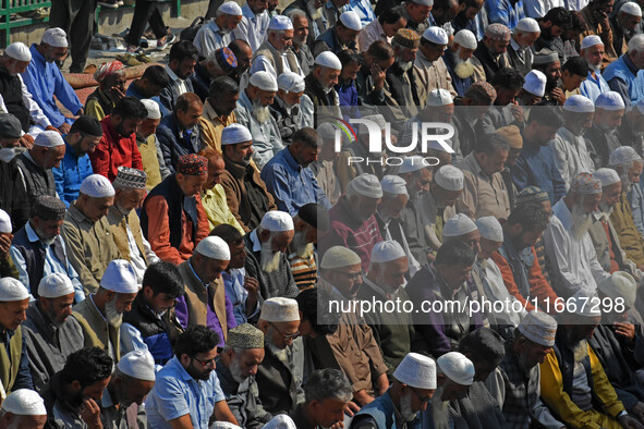 People offer congregational prayers during the annual festival of Saint Sheikh Abdul Qadir Jeelani (RA) in Srinagar, Kashmir, on October 15,...