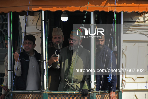 The head cleric displays the holy relic during the festival of Saint Sheikh Abdul Qadir Jeelani (RA) in Srinagar, Kashmir, on October 15, 20...