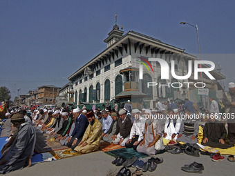 People offer congregational prayers during the annual festival of Saint Sheikh Abdul Qadir Jeelani (RA) in Srinagar, Kashmir, on October 15,...