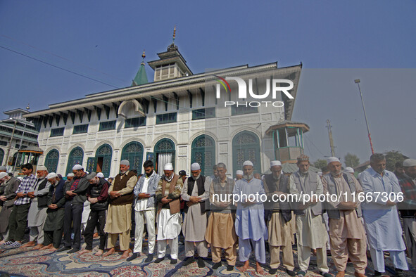 People offer congregational prayers during the annual festival of Saint Sheikh Abdul Qadir Jeelani (RA) in Srinagar, Kashmir, on October 15,...