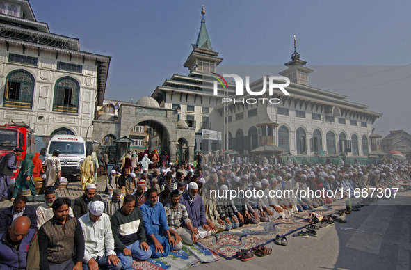 People offer congregational prayers during the annual festival of Saint Sheikh Abdul Qadir Jeelani (RA) in Srinagar, Kashmir, on October 15,...