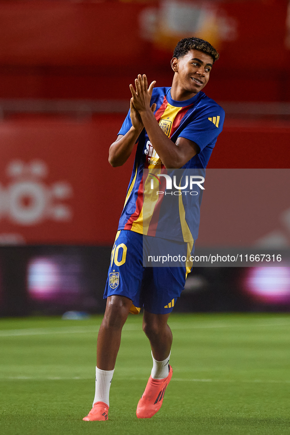 Lamine Yamal of Spain applauds before the UEFA Nations League 2024/25 League A Group A4 game between Spain and Denmark at Enrique Roca stadi...