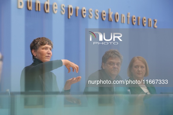 Mathias Albert, head of the study, Gudrun Quenzel, and Family Minister Lisa Paus present the Shell Youth Study 2024 at the Federal Press Con...