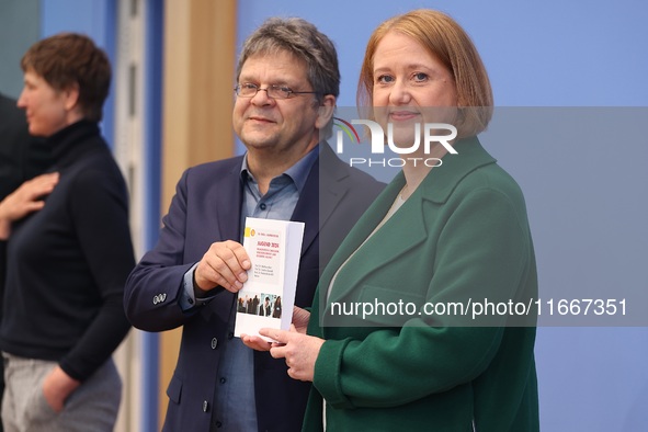 Mathias Albert, head of the study, and Family Minister Lisa Paus present the Shell Youth Study 2024 at the Federal Press Conference in Berli...