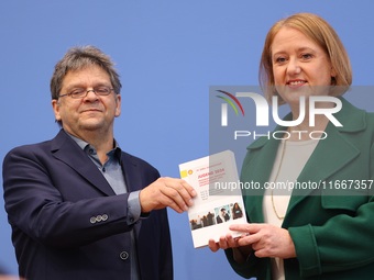 Mathias Albert, head of the study, and Family Minister Lisa Paus present the Shell Youth Study 2024 at the Federal Press Conference in Berli...