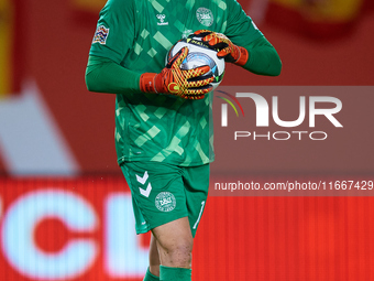 Kasper Schmeichel of Denmark holds the ball during the UEFA Nations League 2024/25 League A Group A4 game between Spain and Denmark at Enriq...