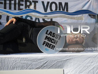 Singer Sarah Connor lies in a mini-aquarium and protests with PETA activists in front of a TUI travel agency for the release of orca whales...