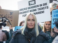 Singer Sarah Connor lies in a mini-aquarium and protests with PETA activists in front of a TUI travel agency for the release of orca whales...