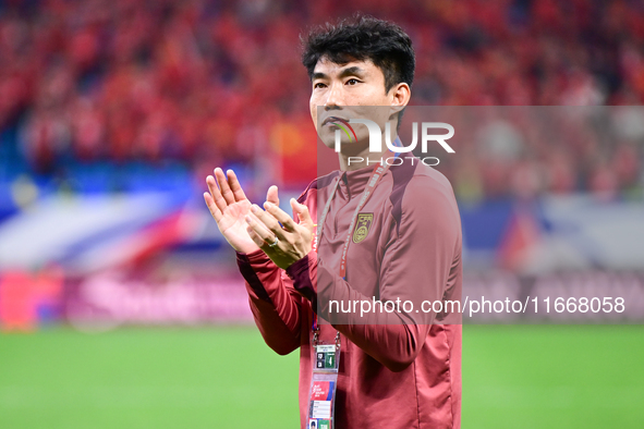 Chinese players greet during the Chinese football team's match against Indonesia in the 4th round of the World Qualifiers Asian Zone in Qing...