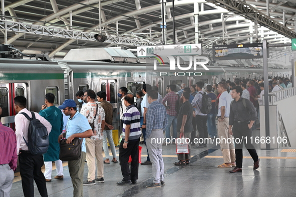 Passengers are able to board the metro rail from the Mirpur-10 station in Dhaka, Bangladesh, on October 15, 2024. The Dhaka Mirpur-10 metro...