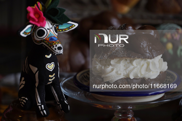 View of Pan de Muerto in Mexico City, Mexico, for sale on the eve of the Day of the Dead. According to historical documents and accounts, in...