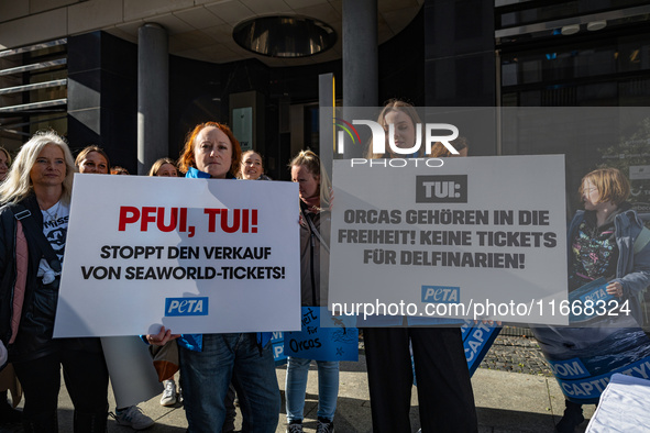 Singer Sarah Connor lies in a mini-aquarium and protests with Peta activists in front of a Tui travel agency for the release of orca whales...