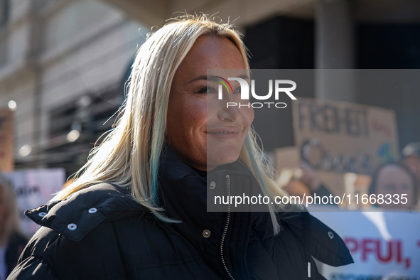 Singer Sarah Connor lies in a mini-aquarium and protests with Peta activists in front of a Tui travel agency for the release of orca whales...