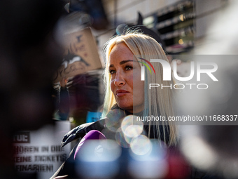 Singer Sarah Connor lies in a mini-aquarium and protests with Peta activists in front of a Tui travel agency for the release of orca whales...