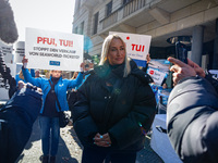 Singer Sarah Connor lies in a mini-aquarium and protests with Peta activists in front of a Tui travel agency for the release of orca whales...