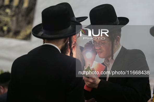 Jewish Clerics Carefully Inspect The Citron, A Fruit From The Lemon Tree And One Of The ''four Kinds'' As Mentioned In Leviticus 23:40, Near...