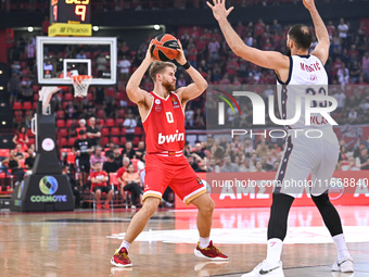 Thomas Walkup of Olympiacos Piraeus plays during the Euroleague, Round 3 match between Olympiacos Piraeus and EA7 Emporio Armani Milan at Pe...