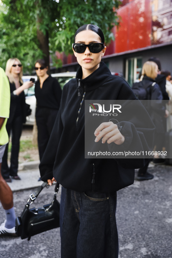 Amelia Gray Hamlin attends the Max Mara Fashion Show during the Milan Womenswear Spring/Summer 2025 in Milan, Italy, on September 19, 2024. 