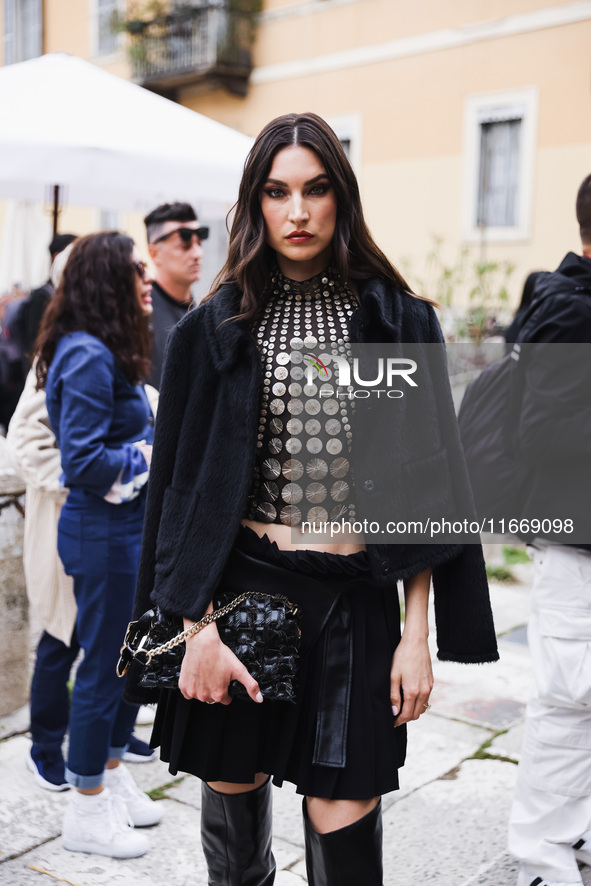 Jacquelyn Jablonski attends the Alberta Ferretti Fashion Show during the Milan Womenswear Spring/Summer 2025 in Milan, Italy, on September 1...