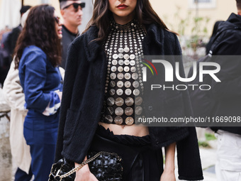 Jacquelyn Jablonski attends the Alberta Ferretti Fashion Show during the Milan Womenswear Spring/Summer 2025 in Milan, Italy, on September 1...