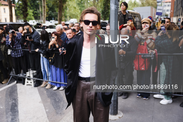 Jamie Campbell Bower attends the Boss Fashion Show during the Milan Womenswear Spring/Summer 2025 in Milan, Italy, on September 18, 2024 