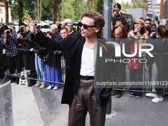 Jamie Campbell Bower attends the Boss Fashion Show during the Milan Womenswear Spring/Summer 2025 in Milan, Italy, on September 18, 2024 (