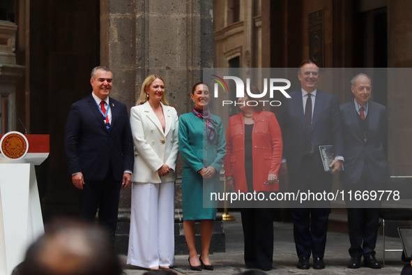 From left to right, President of the Business Coordinating Council (CCE) Francisco Alberto Cervantes Diaz, Executive Director of Mexico Paci...