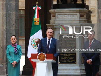 (L-R) President of Mexico, Claudia Sheinbaum Pardo, Marcelo Ebrard Casaubon, Secretary of the Economy, Francisco Alberto Cervantes Diaz, pre...