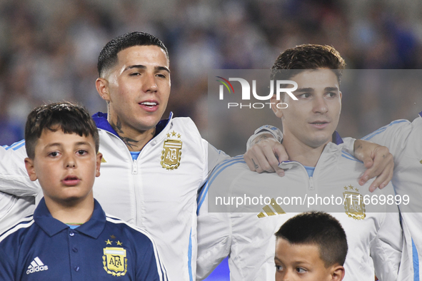 Enzo Fernandez and Julian Alvarez of Argentina stand during the national anthems ceremony before a match between Argentina and Bolivia at Es...