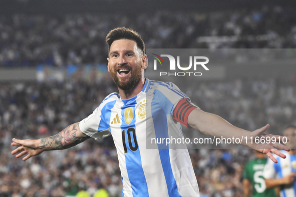 Lionel Messi celebrates his first goal of the night during a match between Argentina and Bolivia at Estadio Mas Monumental Antonio Vespucio...