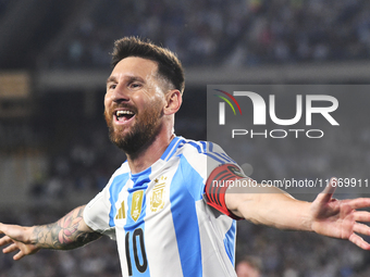 Lionel Messi celebrates his first goal of the night during a match between Argentina and Bolivia at Estadio Mas Monumental Antonio Vespucio...