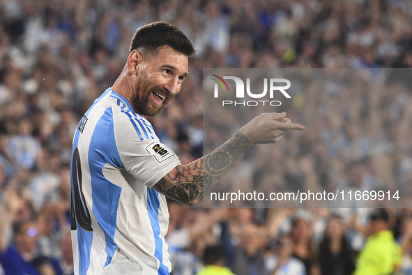 Lionel Messi celebrates his first goal of the night during a match between Argentina and Bolivia at Estadio Mas Monumental Antonio Vespucio...