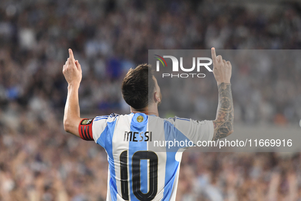 Lionel Messi celebrates his first goal of the night during a match between Argentina and Bolivia at Estadio Mas Monumental Antonio Vespucio...