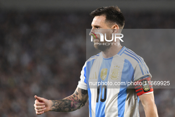 Lionel Messi of Argentina plays during a match between Argentina and Bolivia at Estadio Mas Monumental Antonio Vespucio Liberti in Buenos Ai...