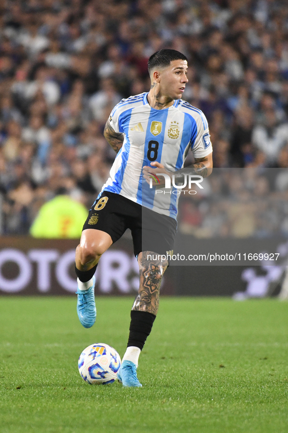 Enzo Fernandez of Argentina plays during a match between Argentina and Bolivia at Estadio Mas Monumental Antonio Vespucio Liberti in Buenos...