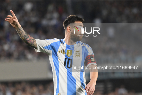 Lionel Messi of Argentina plays during a match between Argentina and Bolivia at Estadio Mas Monumental Antonio Vespucio Liberti in Buenos Ai...