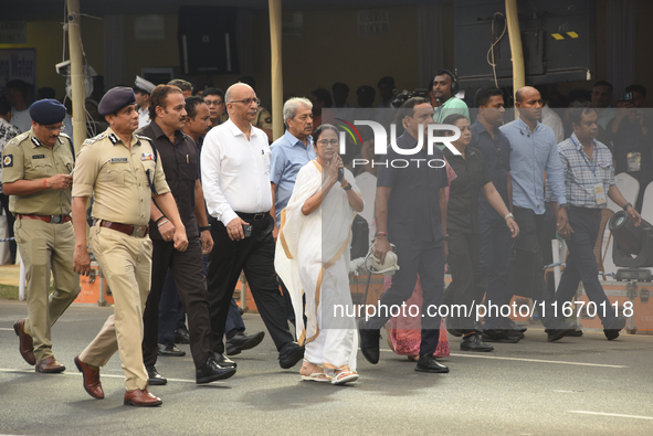 West Bengal Chief Minister Mamata Banerjee, along with Chief Secretary Manoj Pant, DG Rajeev Kumar, and Kolkata Police Commissioner Monoj Ku...