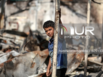 Palestinian displaced people are present at the site of an Israeli airstrike on the tents of the displaced inside the Al-Aqsa Martyrs Hospit...