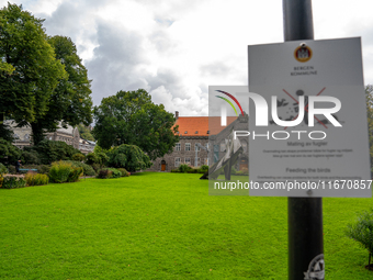 A sign in a park in Bergen, Norway, on September 16, 2024, prohibits feeding the birds, emphasizing the environmental issues caused by overf...