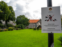 A sign in a park in Bergen, Norway, on September 16, 2024, prohibits feeding the birds, emphasizing the environmental issues caused by overf...