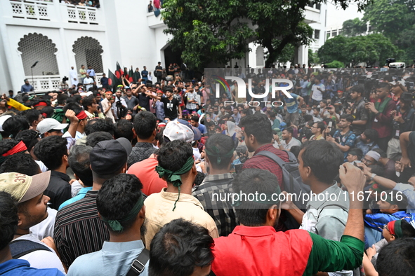 Students stage a demonstration on the High Court premises during a protest to demand the resignation of pro-Awami League  judges in Dhaka, B...