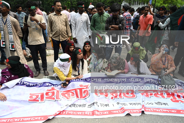 Students stage a demonstration on the High Court premises during a protest to demand the resignation of pro-Awami League  judges in Dhaka, B...