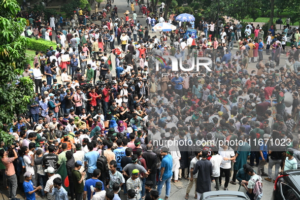 Students stage a demonstration on the High Court premises during a protest to demand the resignation of pro-Awami League  judges in Dhaka, B...