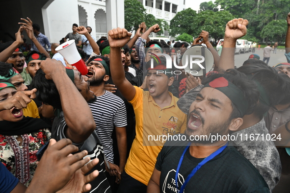 Students stage a demonstration on the High Court premises during a protest to demand the resignation of pro-Awami League  judges in Dhaka, B...