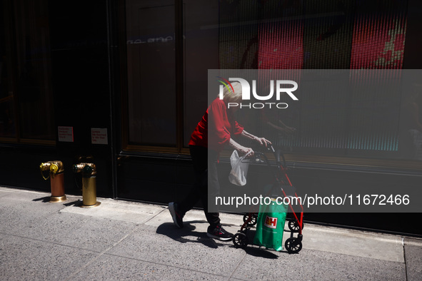  An woman walsk with a rollator in Manhattan, New York City, United States of America on July 6th, 2024. 