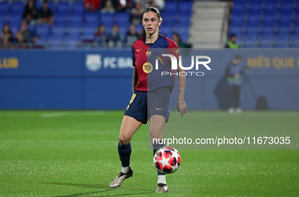 Maria Leon plays during the match between FC Barcelona Women and Hammarby IF Women, corresponding to week 2 of group D of the UEFA Women's C...