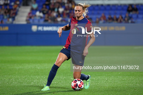 Fridolina Rolfo plays during the match between FC Barcelona Women and Hammarby IF Women, corresponding to week 2 of group D of the UEFA Wome...